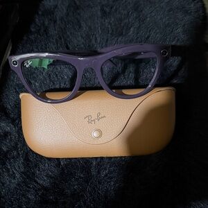 Ray-Ban Women's Skyler Meta Glasses in Purple with Tan Charging Case-Brand New💯